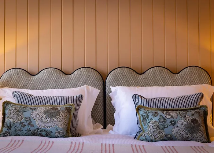 The White Hart - A Heartwood Inn